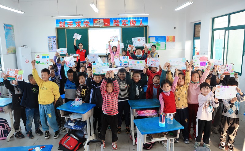 2021年11月5日，藍鴿志愿服務隊攜手安徽向日葵公益助學服務中心到大別山區開展公益助學活動（1）